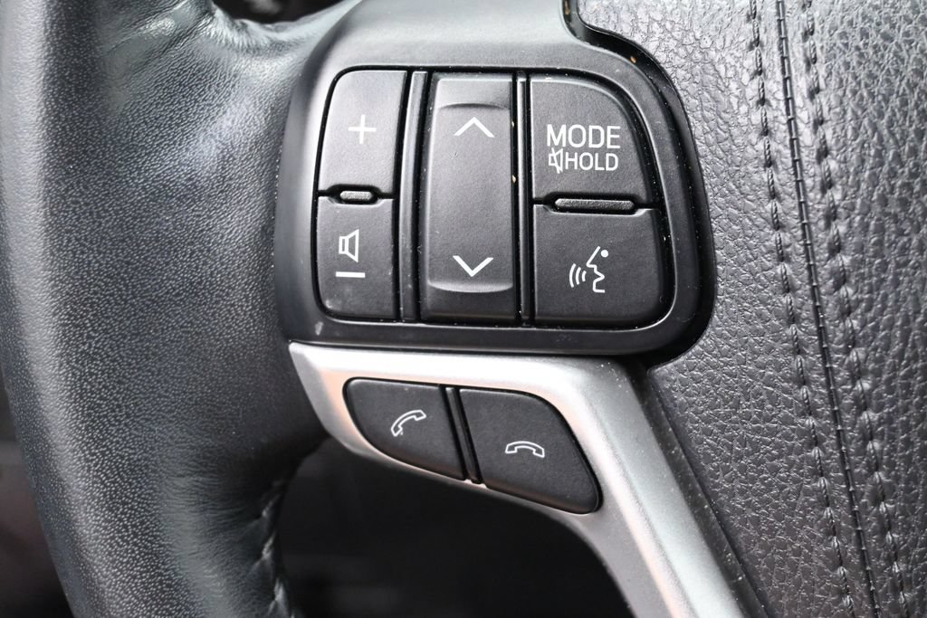 Certified 2017 Toyota Highlander Limited Platinum w/ Protection Package #3 AWD/4WD image 18