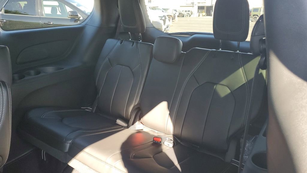 New 2026 Chrysler Pacifica Select image 17