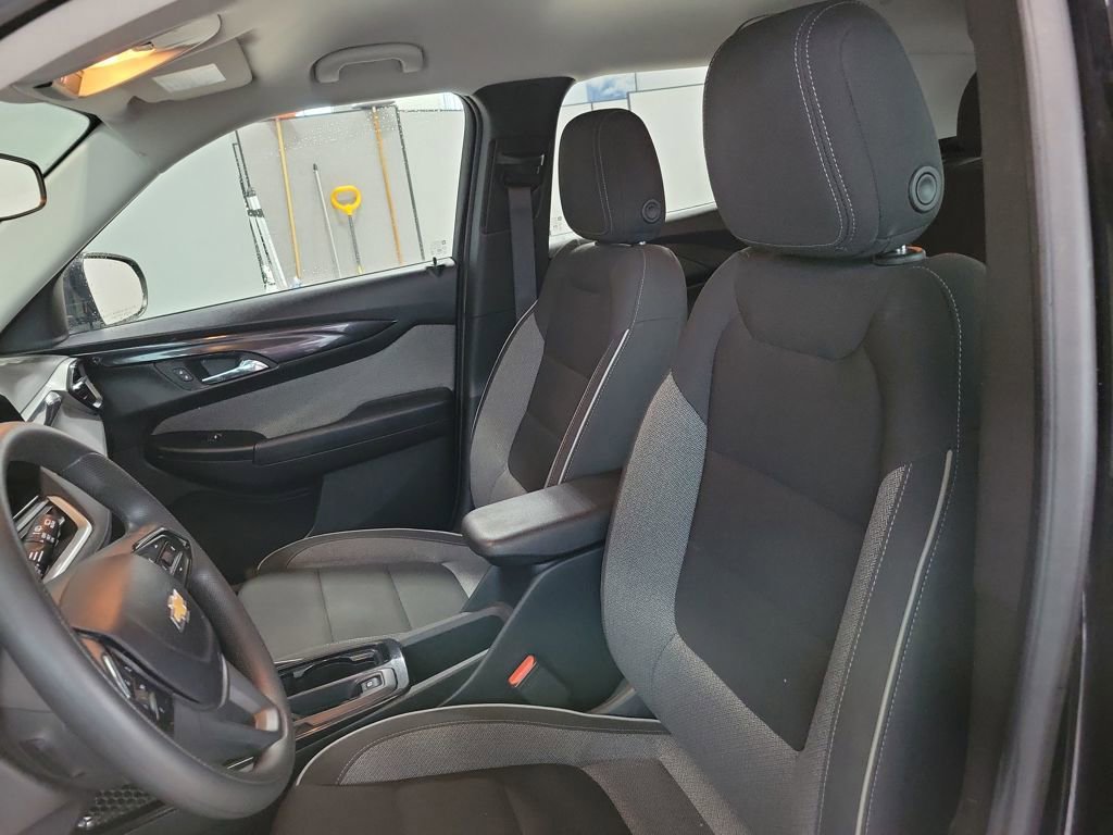 Used 2024 Chevrolet TrailBlazer LS image 32