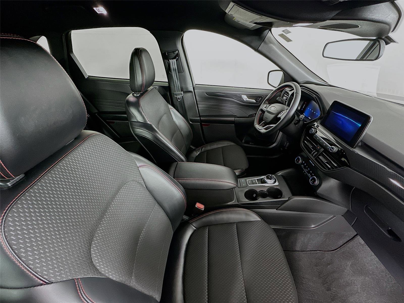 Used 2025 Ford Escape ST-Line image 25