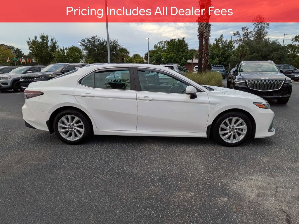 Used 2022 Toyota Camry LE FWD image 4