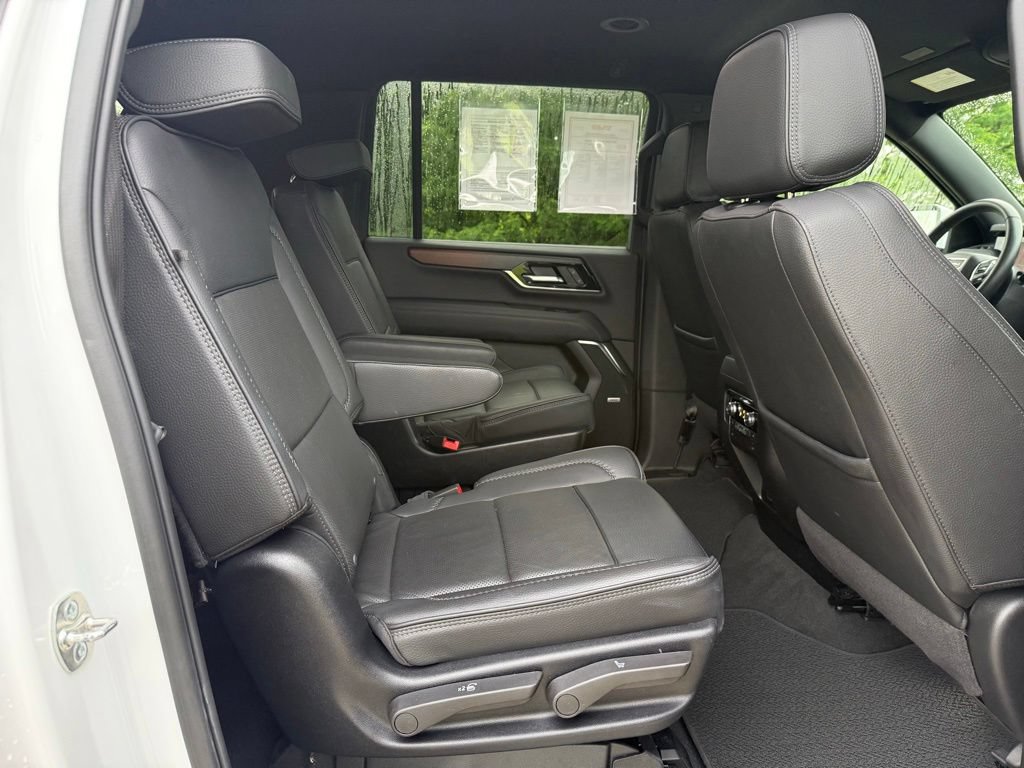 Used 2025 GMC Yukon XL Denali AWD/4WD image 17