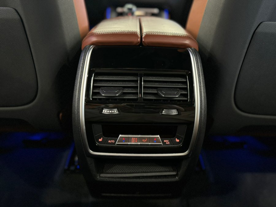 Used 2019 BMW X5 xDrive50i w/ M Sport Package image 31