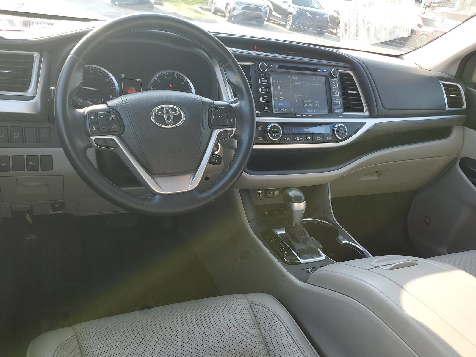 Certified 2018 Toyota Highlander Limited AWD/4WD image 10