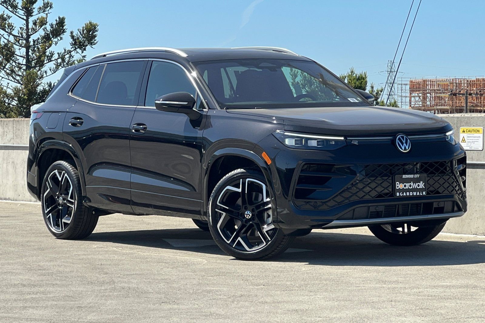 New 2026 Volkswagen Tiguan SEL R-Line AWD/4WD image 2