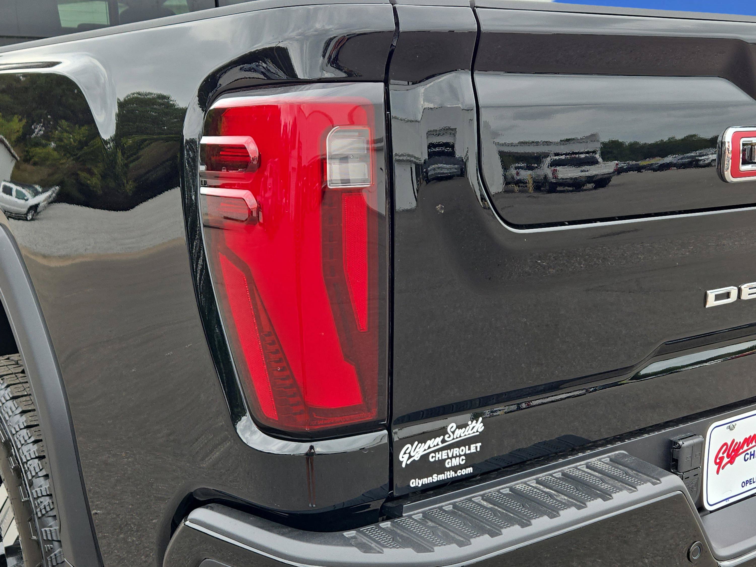 New 2026 GMC Sierra 2500 Denali w/ Denali Reserve Package AWD/4WD image 9