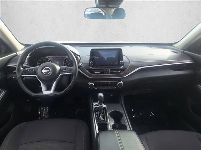 Used 2025 Nissan Altima 2.5 SV image 15