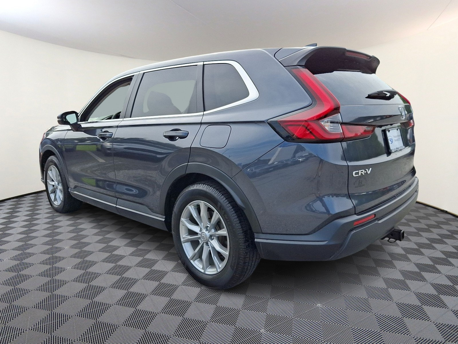 Used 2025 Honda CR-V EX image 4
