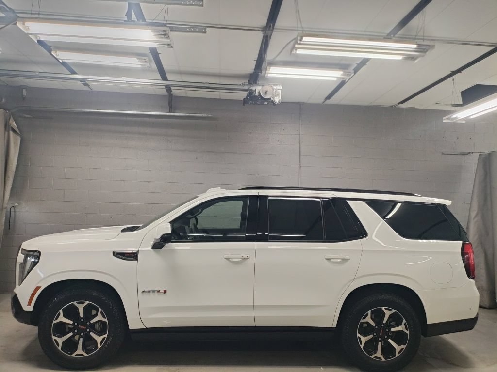 Used 2025 GMC Yukon AT4 w/ AT4 Premium Plus Package AWD/4WD image 17