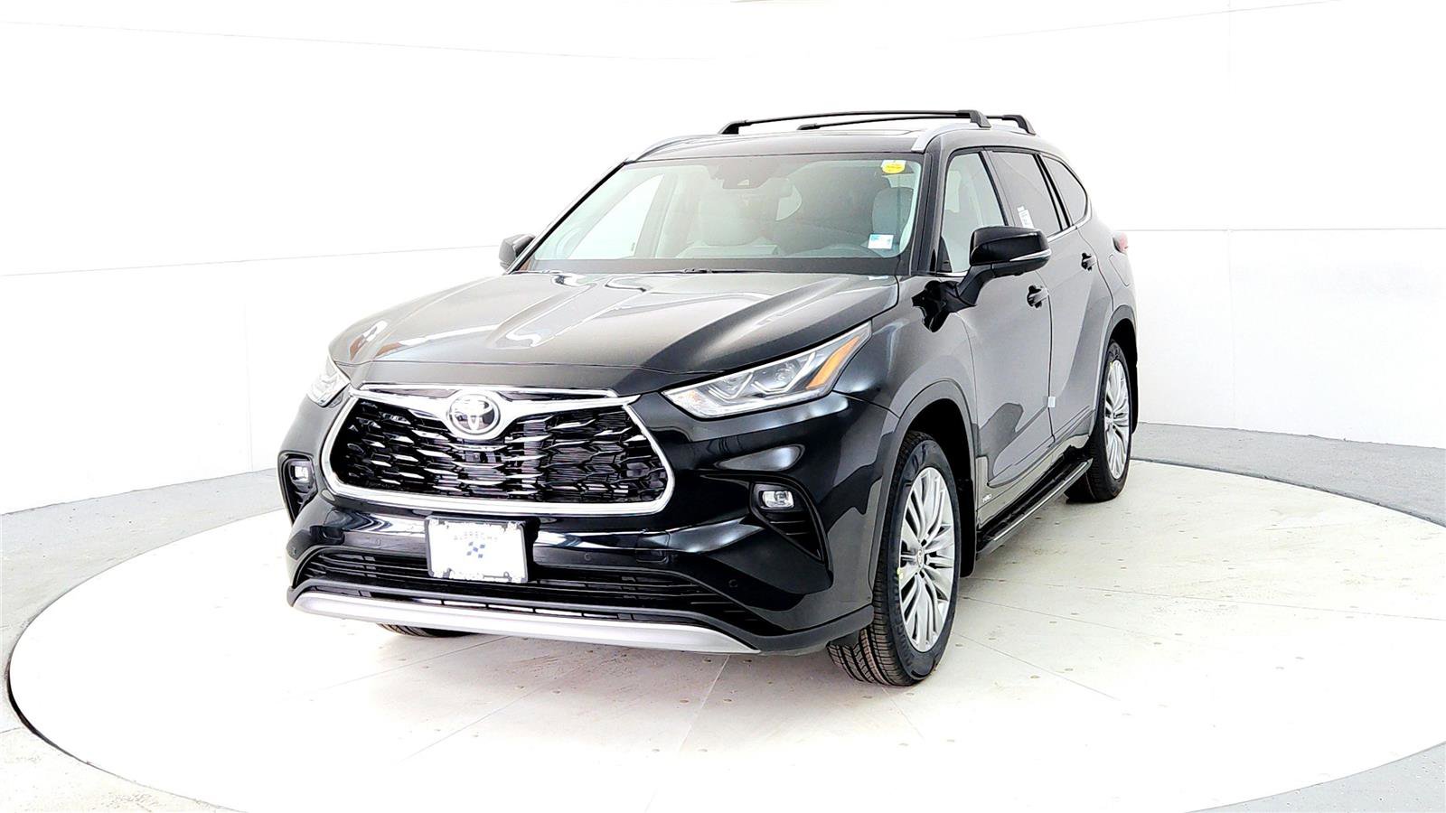 New 2026 Toyota Highlander Platinum image 2