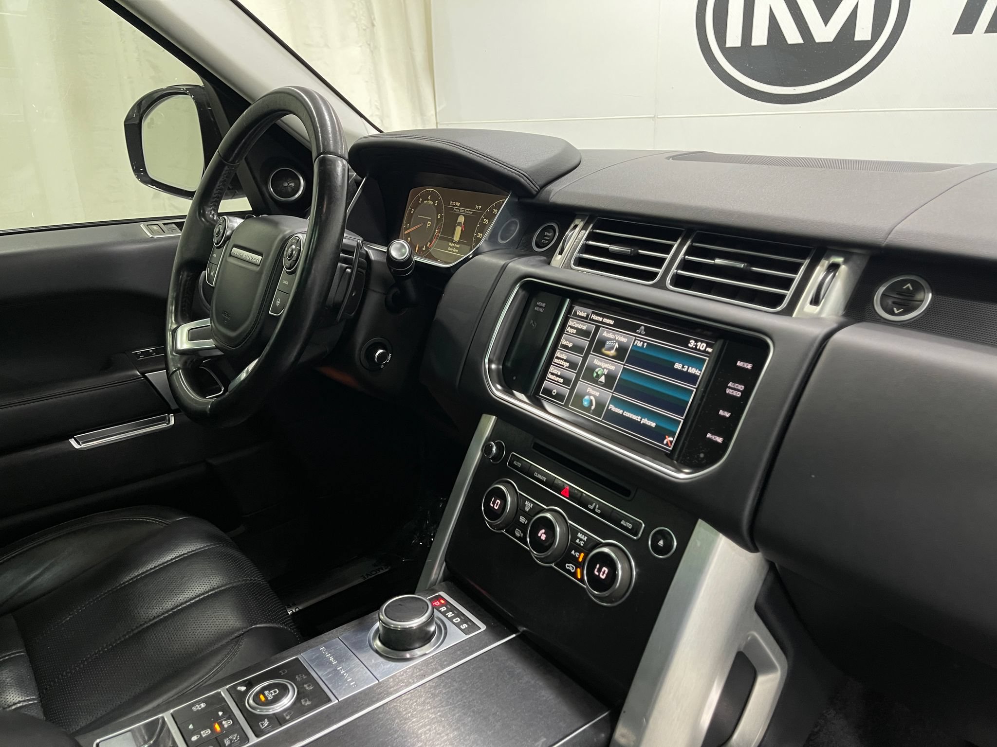 Used 2015 Land Rover Range Rover Supercharged AWD/4WD image 19