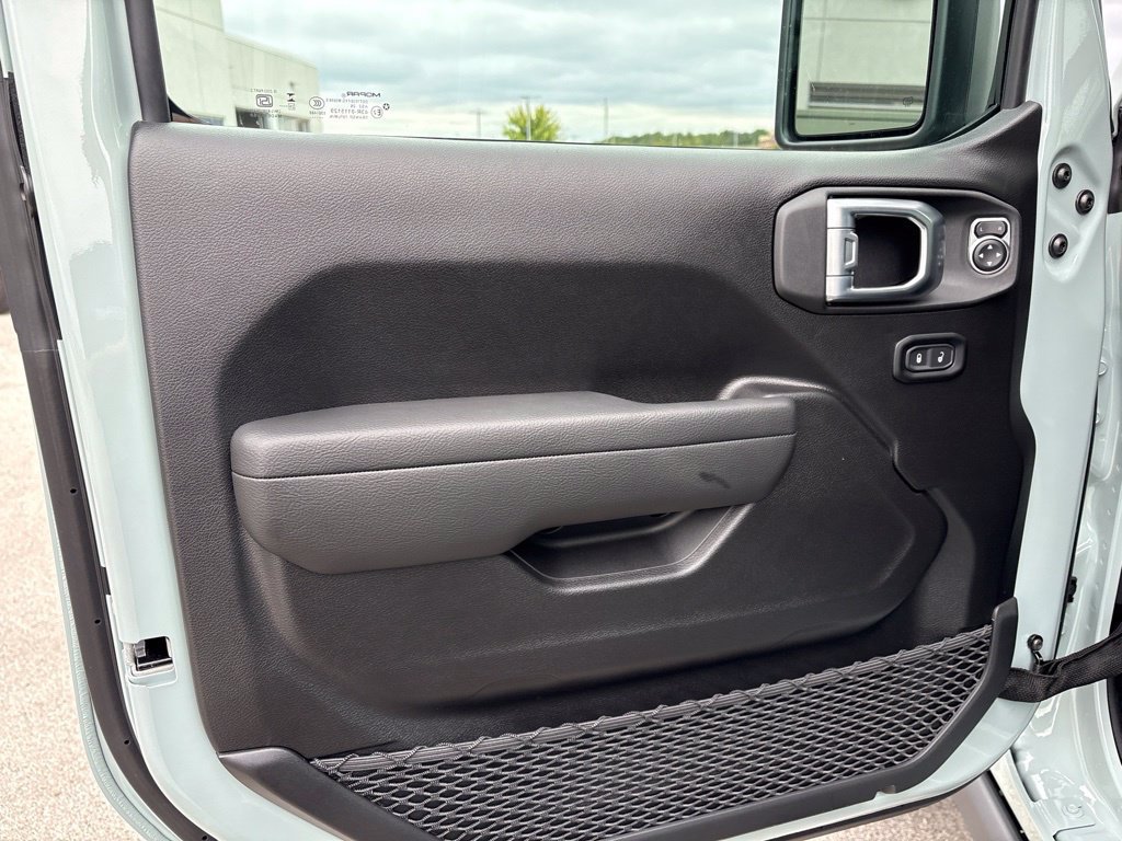 New 2027 Jeep Wrangler Unlimited Rubicon AWD/4WD image 9