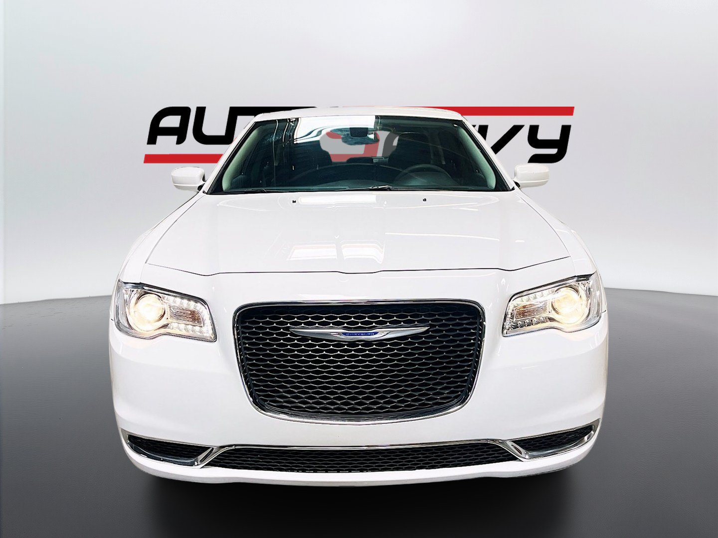 Used 2023 Chrysler 300 Touring RWD image 2