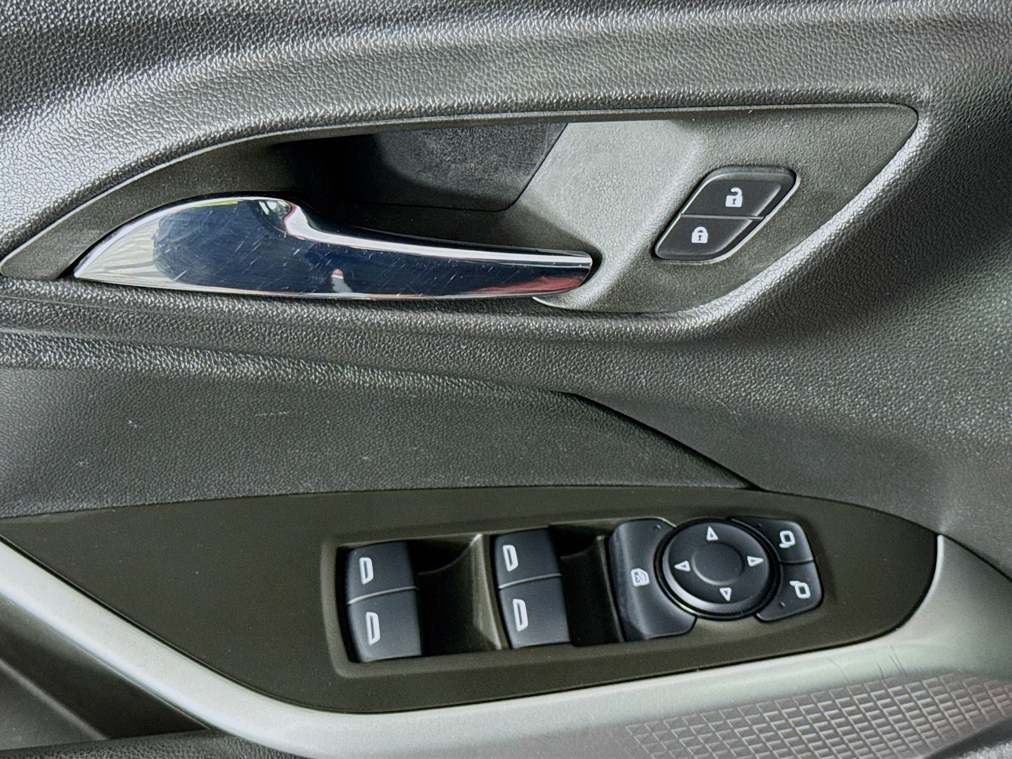 Used 2024 Chevrolet Trax LS w/ LS Convenience Package FWD image 21