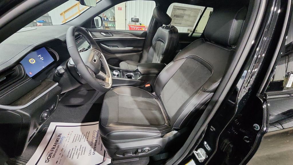 New 2026 Jeep Grand Cherokee Laredo image 15