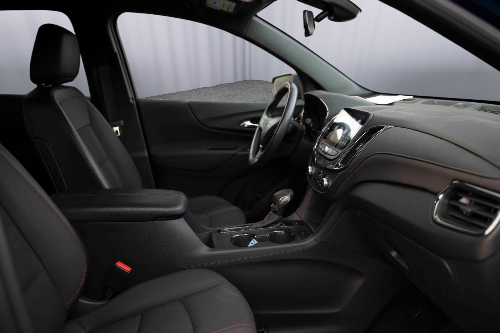 Used 2022 Chevrolet Equinox RS w/ Infotainment Package image 15