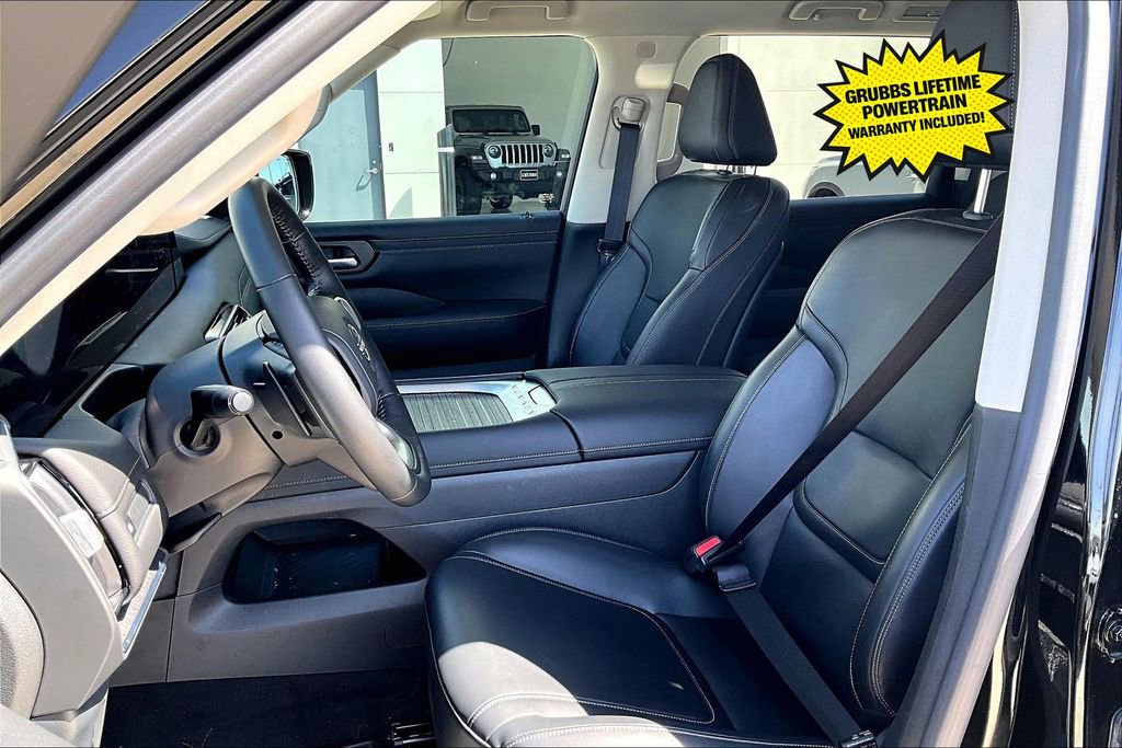 Used 2025 Nissan Armada SV image 32