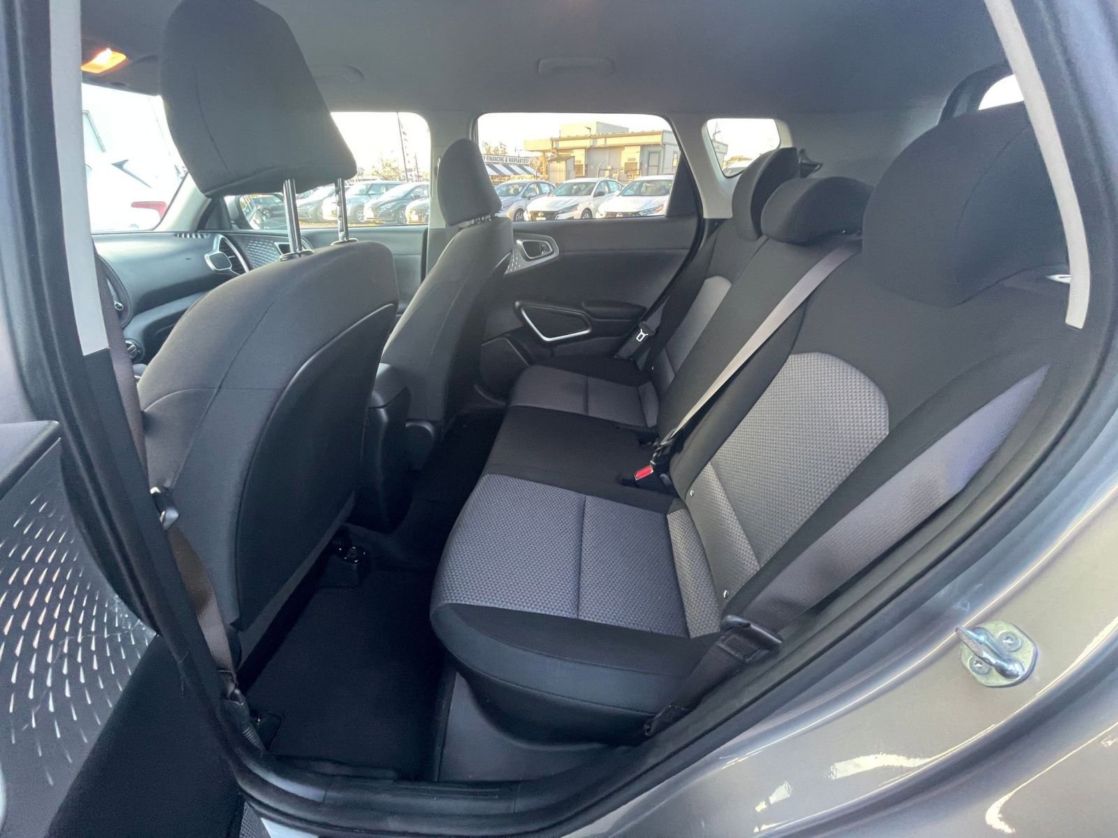 Used 2025 Kia Soul LX w/ LX Technology Package FWD image 23