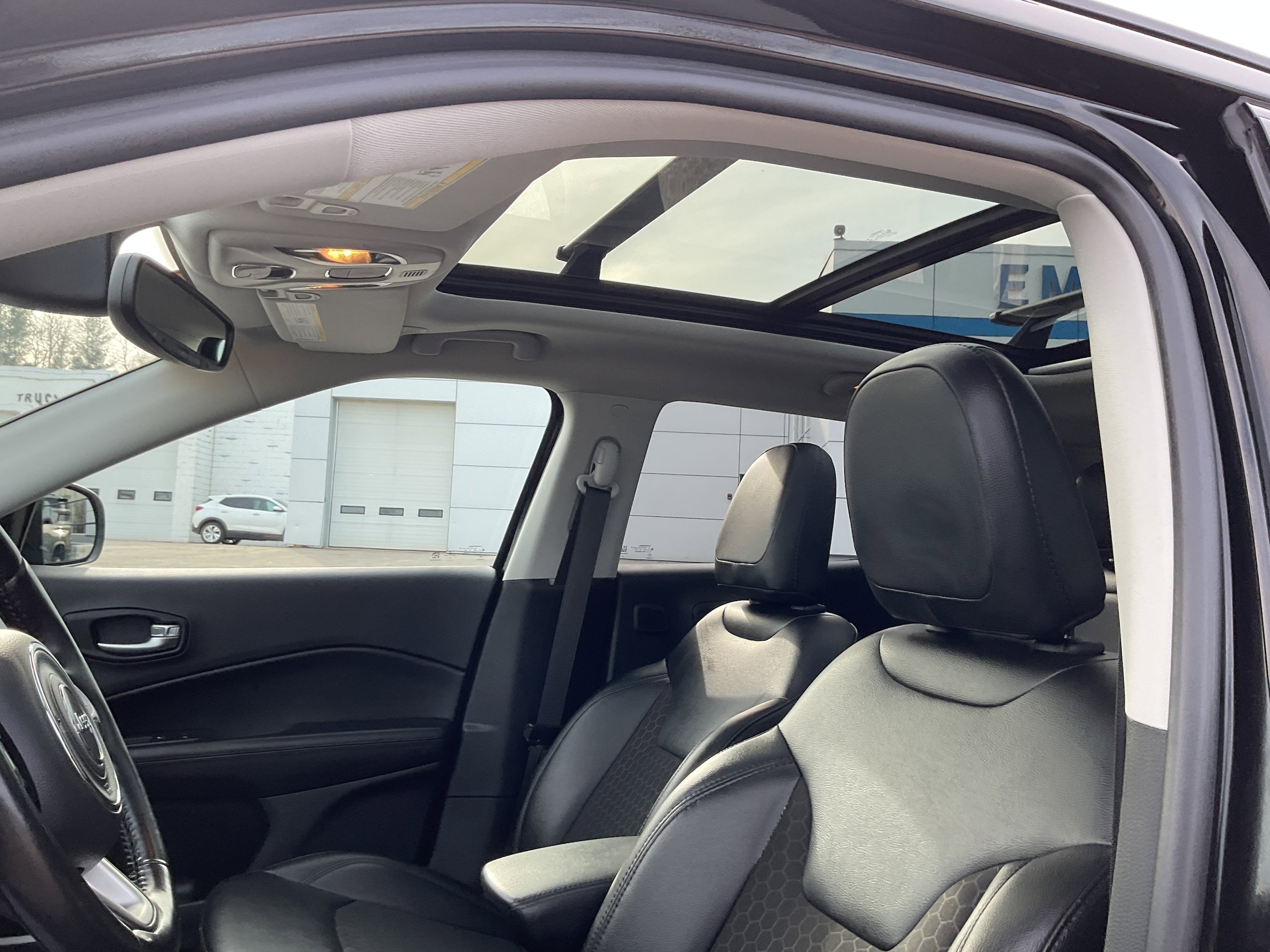 Used 2021 Jeep Compass Latitude w/ Sun and Sound Group AWD/4WD image 8