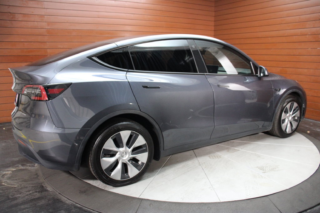 Used 2022 Tesla Model Y Long Range AWD/4WD image 5