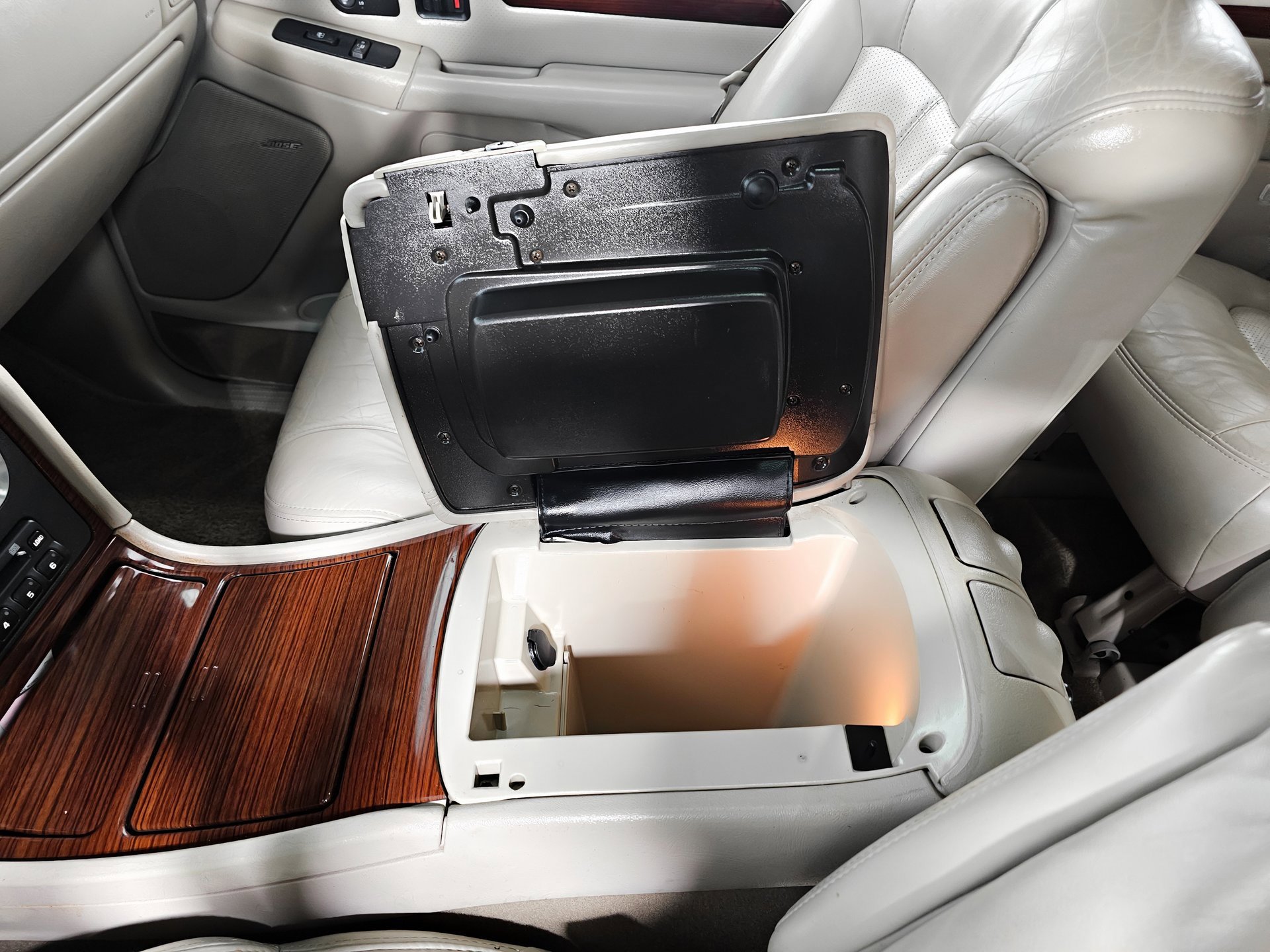 Used 2002 Cadillac Escalade AWD image 29