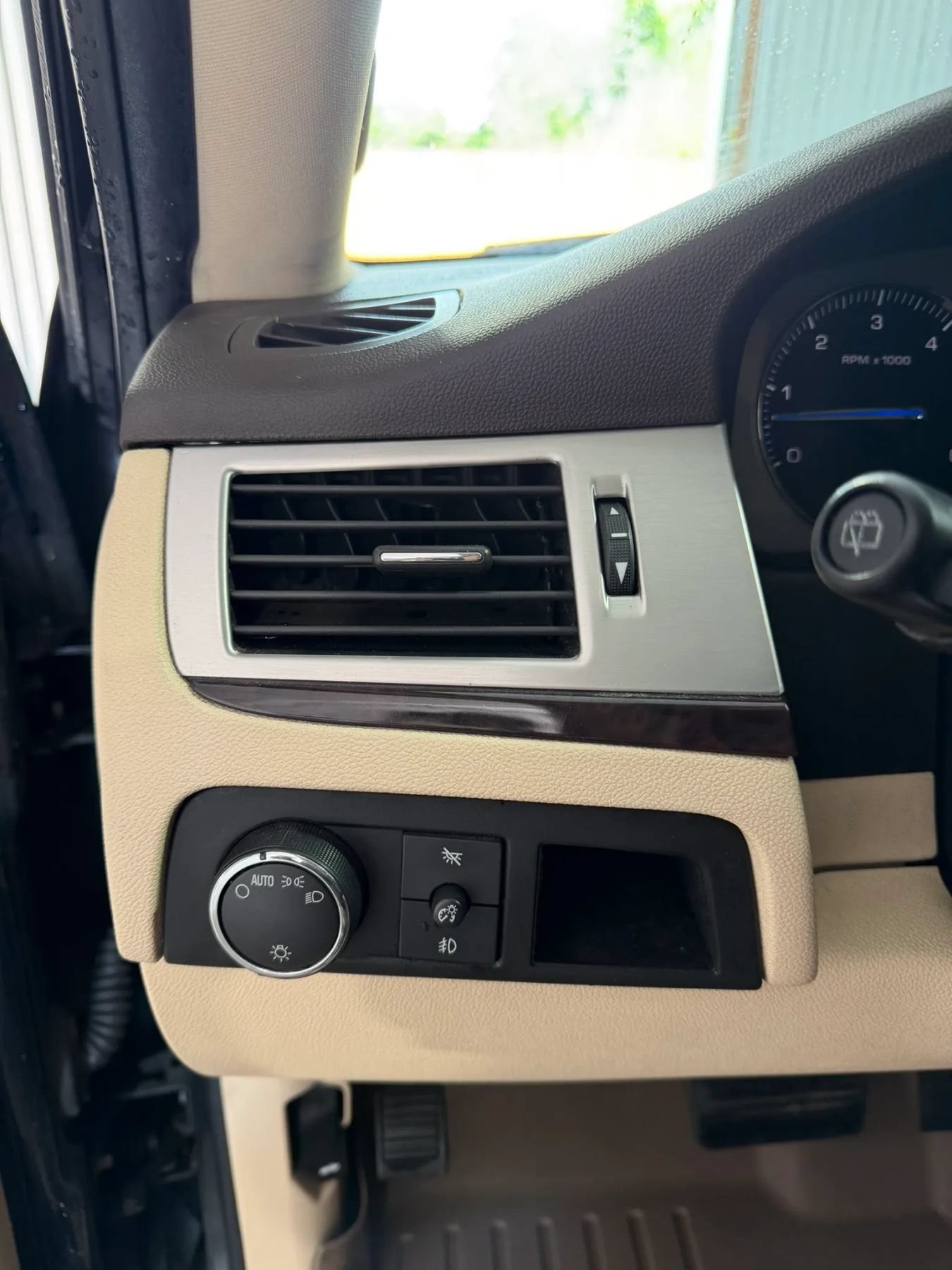 Used 2007 Cadillac Escalade AWD w/ Information Package image 31