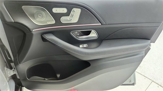 Used 2024 Mercedes-Benz GLS 450 4MATIC image 23
