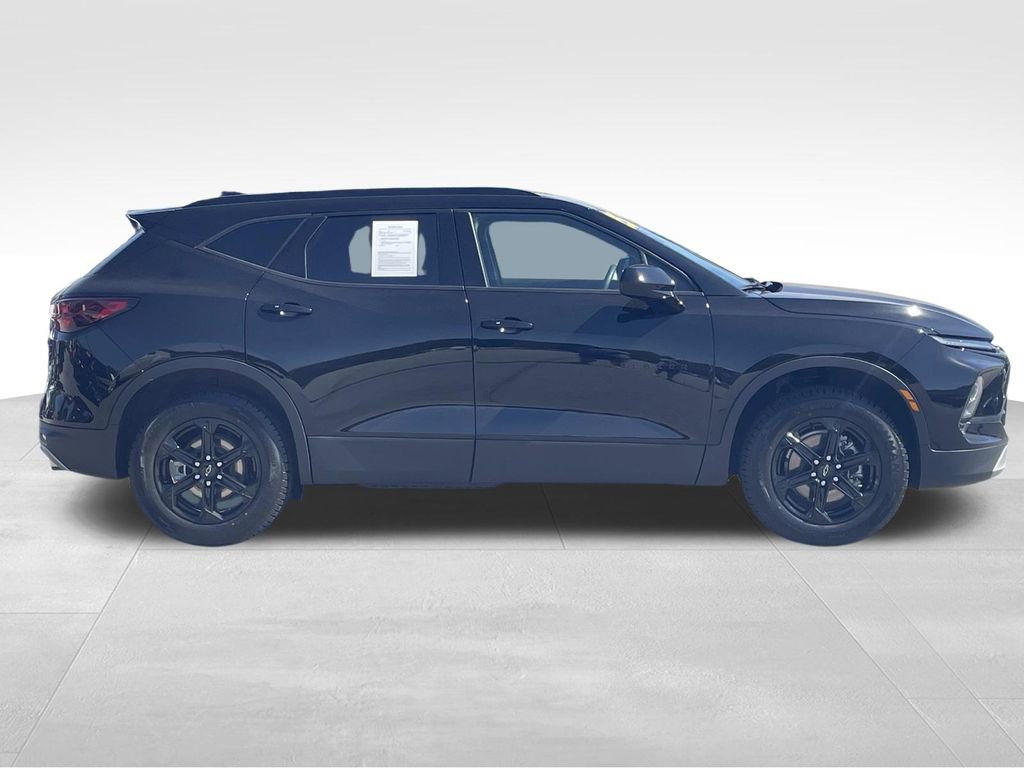 Used 2025 Chevrolet Blazer LT w/ Convenience Package FWD image 2