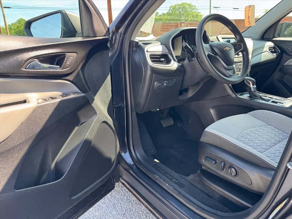 Used 2022 Chevrolet Equinox LS AWD/4WD image 13