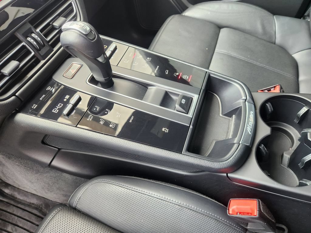 Used 2022 Porsche Macan AWD/4WD image 18