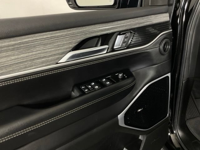 Used 2022 Jeep Wagoneer Series III w/ Premium Group I AWD/4WD image 26
