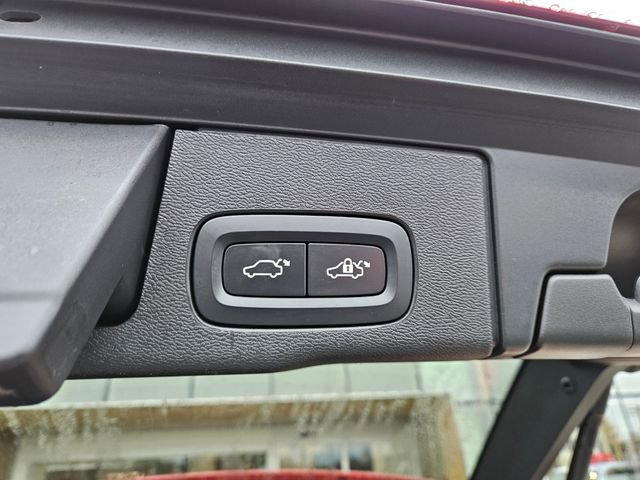 Used 2021 Volvo XC60 T5 Momentum w/ Advanced Package image 12