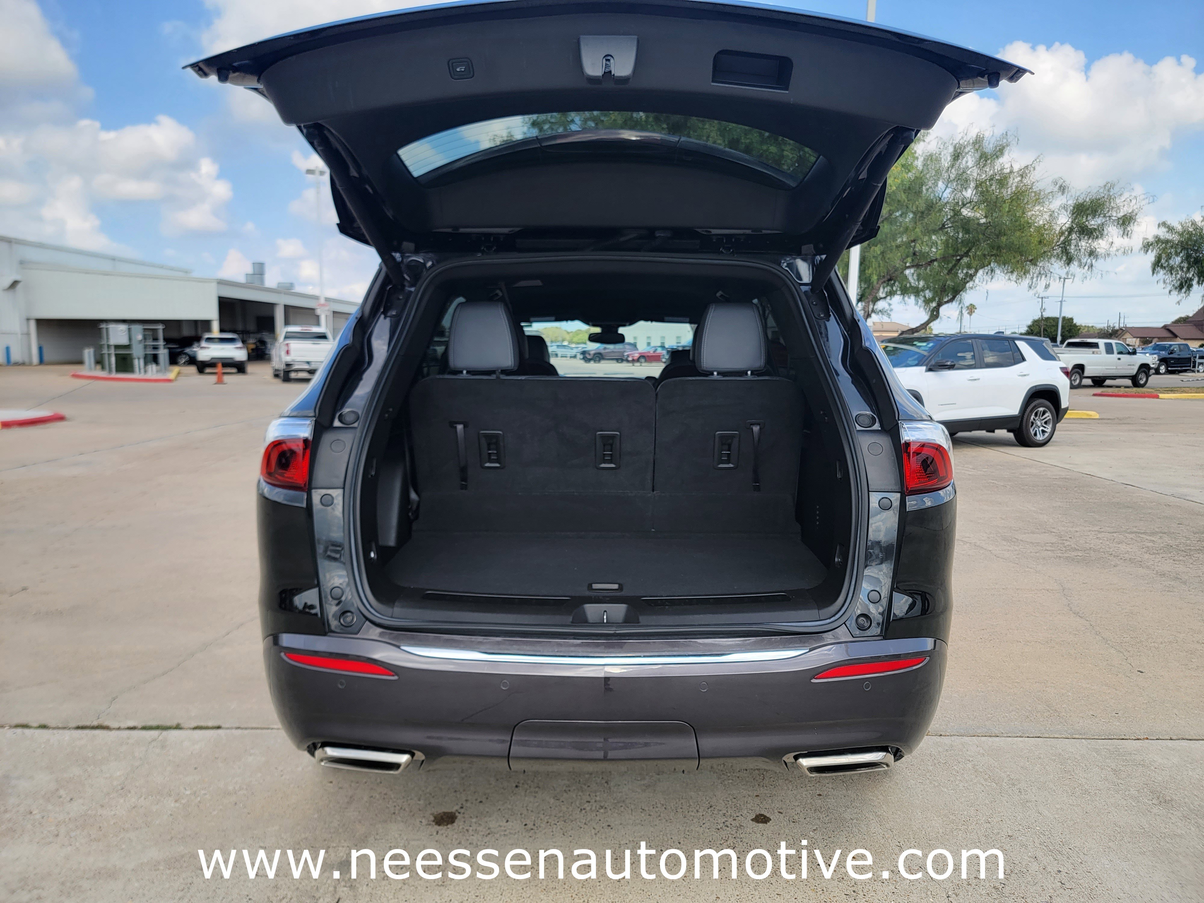 Used 2023 Buick Enclave Essence image 34