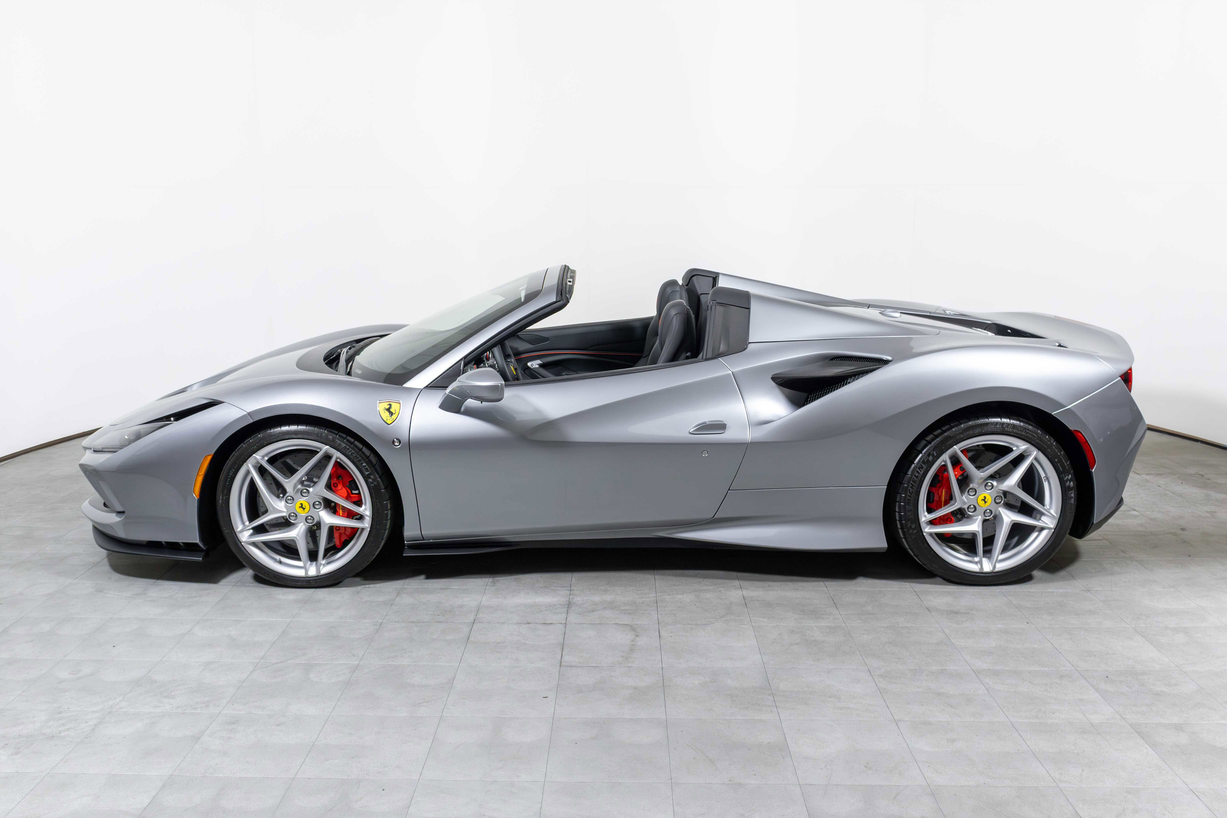 Used 2023 Ferrari F8 Tributo image 5