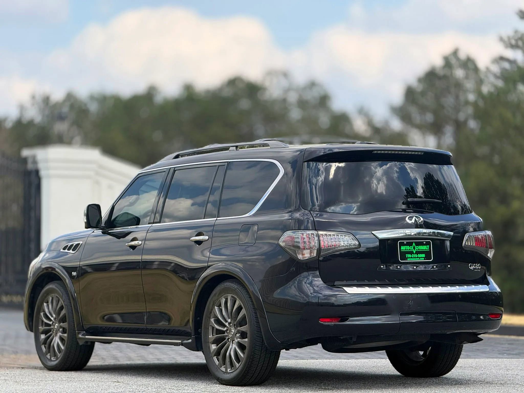 Used 2016 INFINITI QX80 Limited image 8