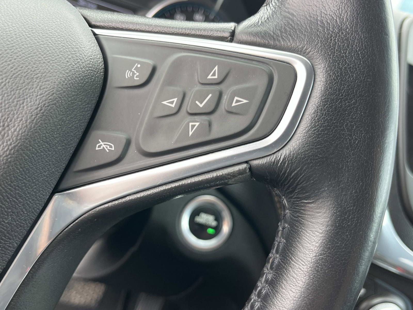 Used 2018 Chevrolet Equinox Premier AWD/4WD image 33