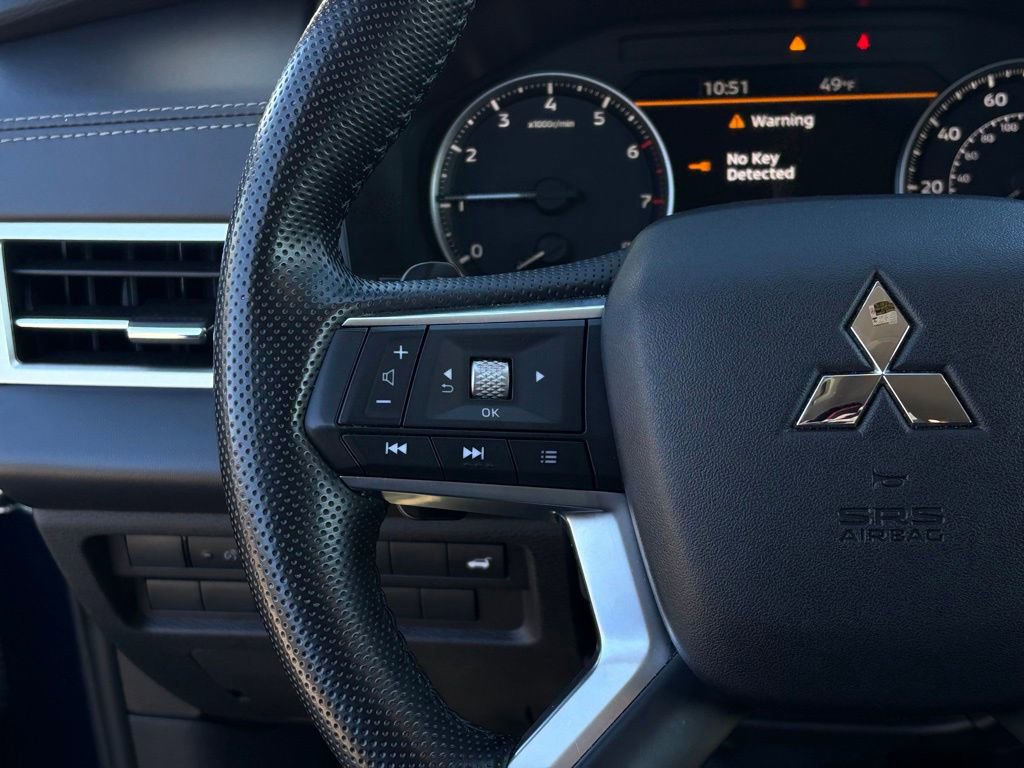 Used 2024 Mitsubishi Outlander SE image 18