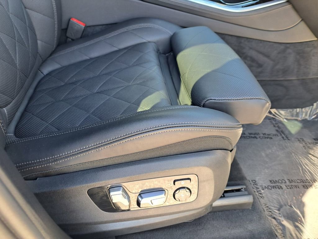 Used 2024 BMW X5 xDrive50e image 13