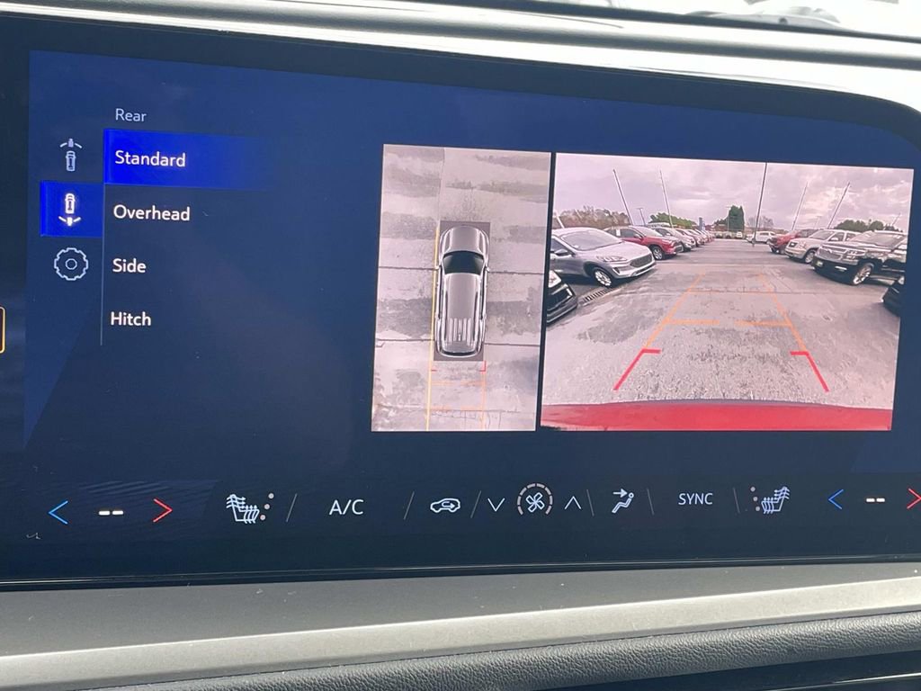 Used 2024 Chevrolet Traverse LT w/ Midnight/Sport Edition image 20