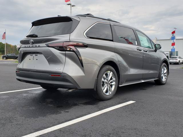 New 2026 Toyota Sienna XLE AWD/4WD image 5
