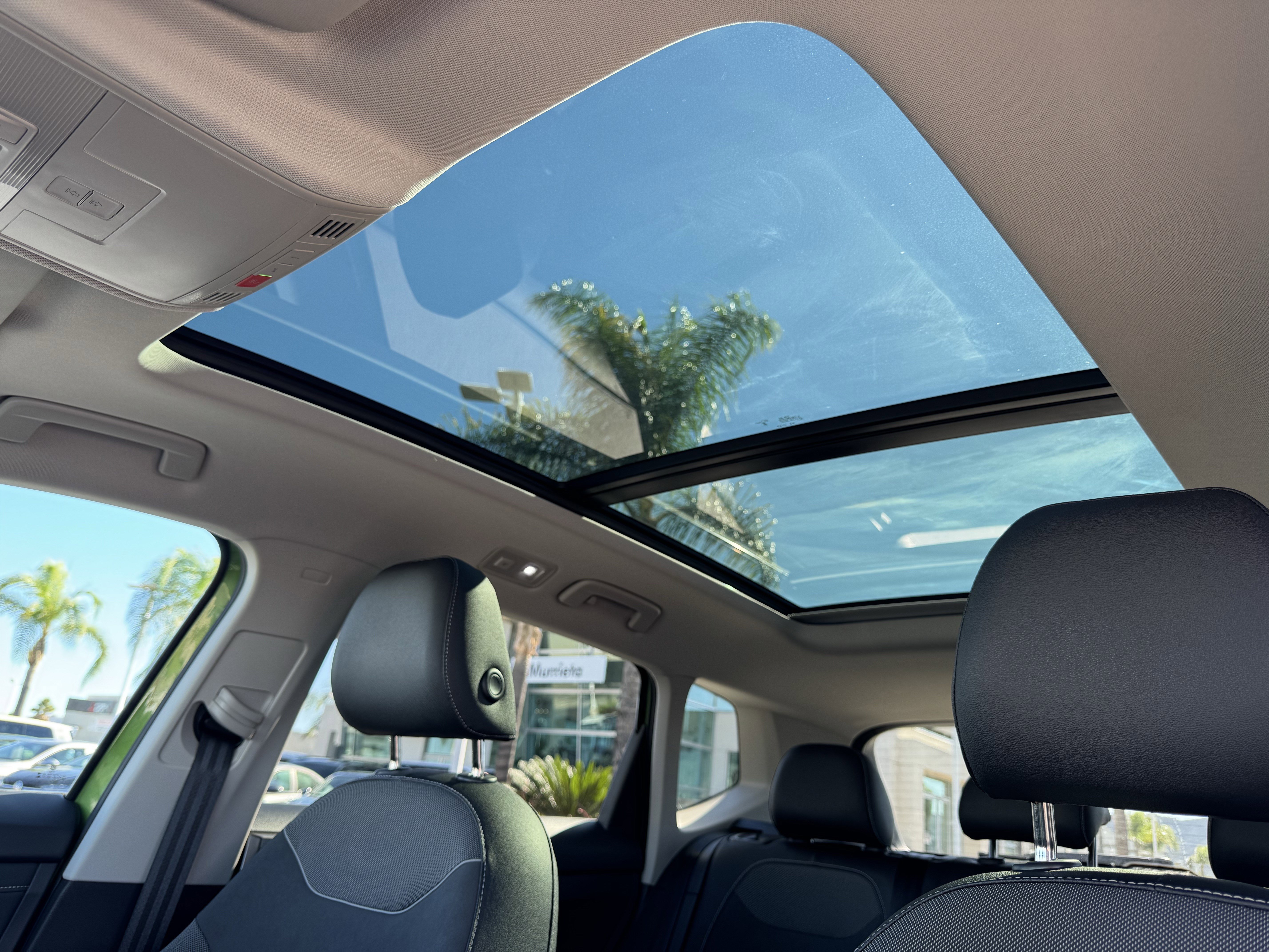 Certified 2025 Volkswagen Taos SE image 32