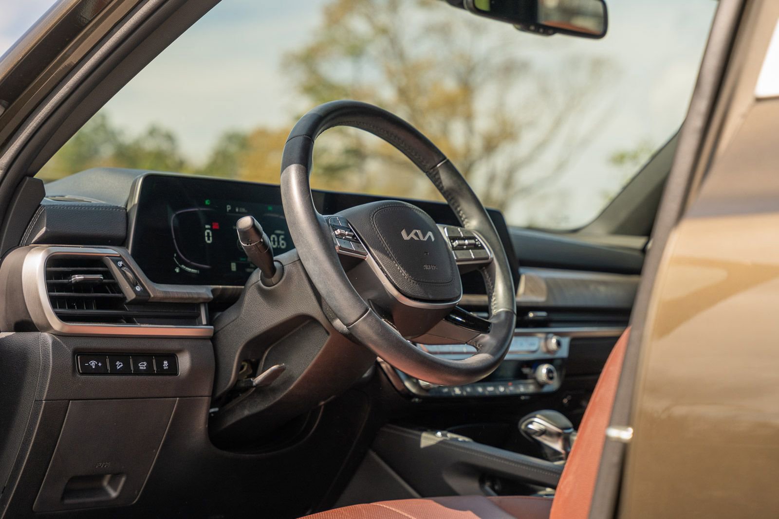 Used 2024 Kia Telluride EX w/ EX Captain's Chair Package image 21