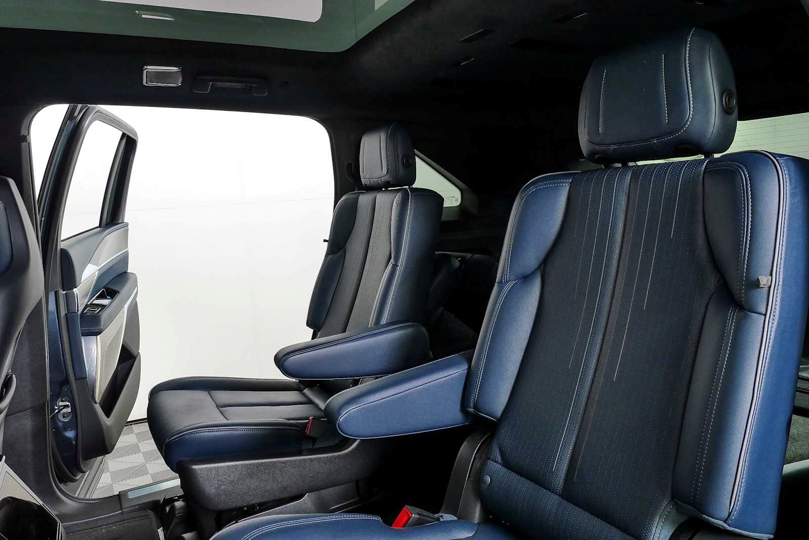 Certified 2025 Cadillac Escalade IQ Luxury 2 w/ LPO, Premium Carpet Package AWD/4WD image 22