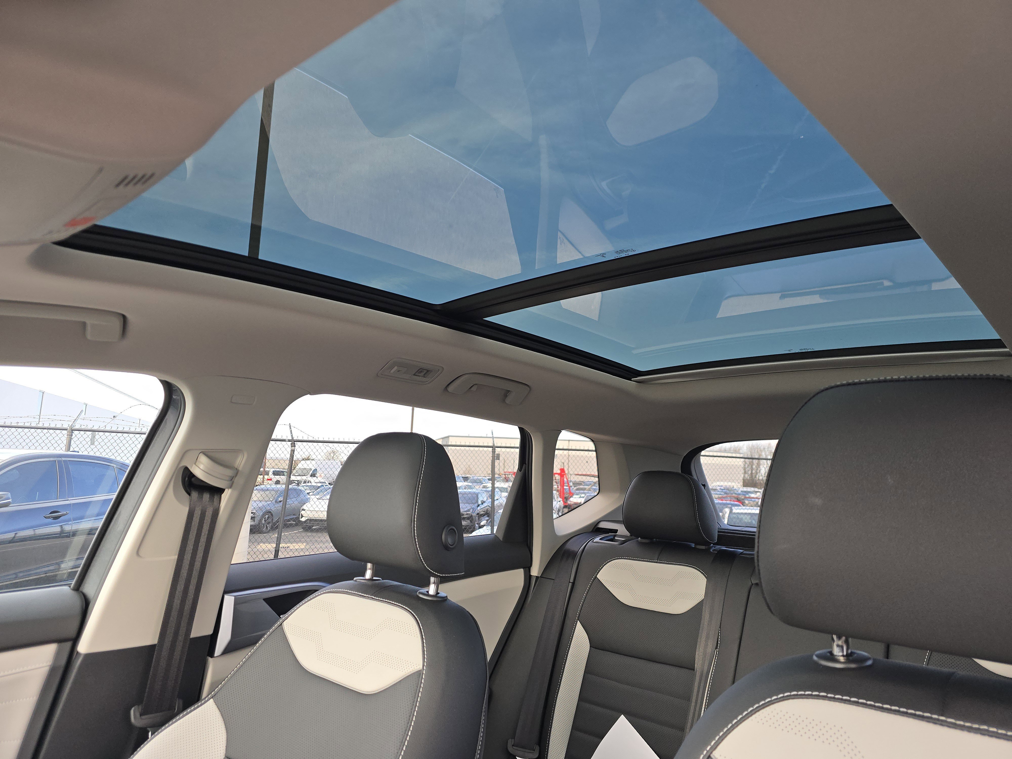 New 2026 Volkswagen Taos SEL image 9