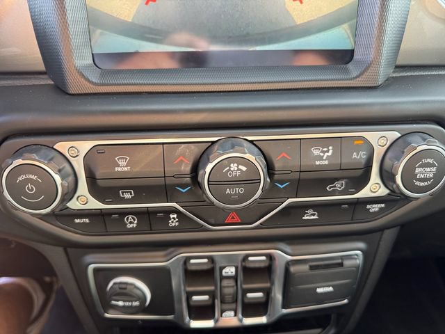 Used 2022 Jeep Wrangler Unlimited Sahara AWD/4WD image 16