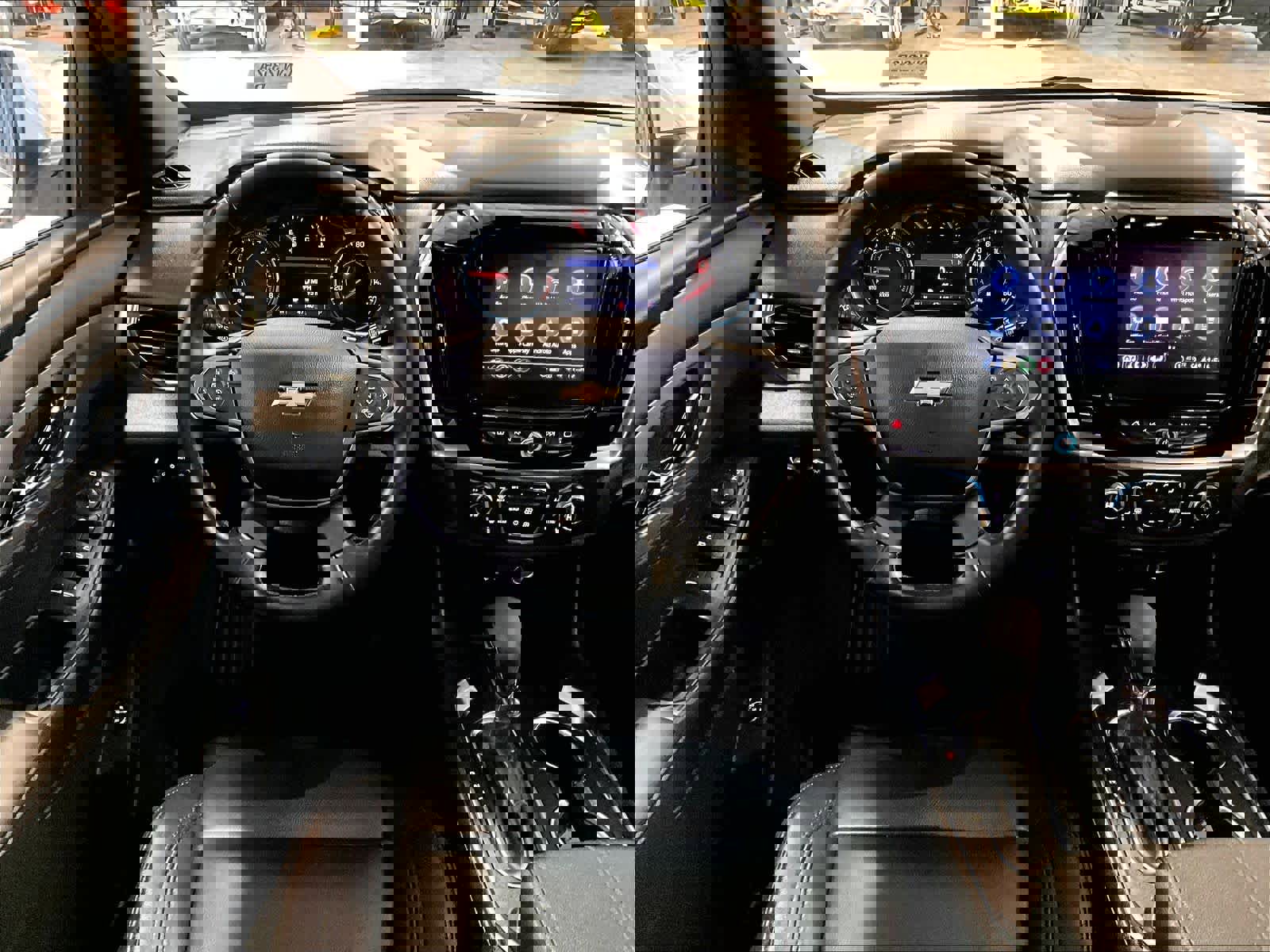 Used 2023 Chevrolet Traverse LT image 18