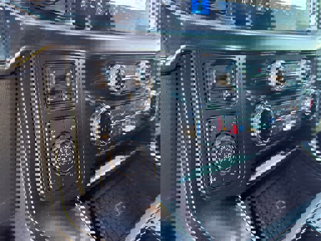 Used 2025 Ford F150 Raptor image 20