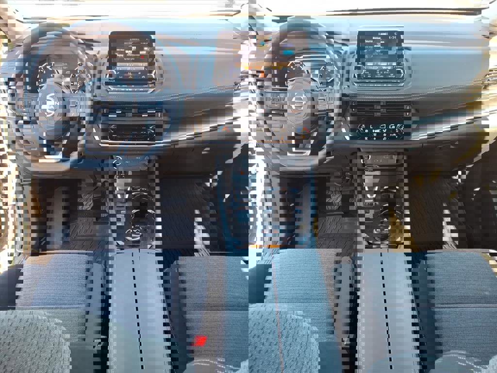 Used 2023 Nissan Rogue SV image 6