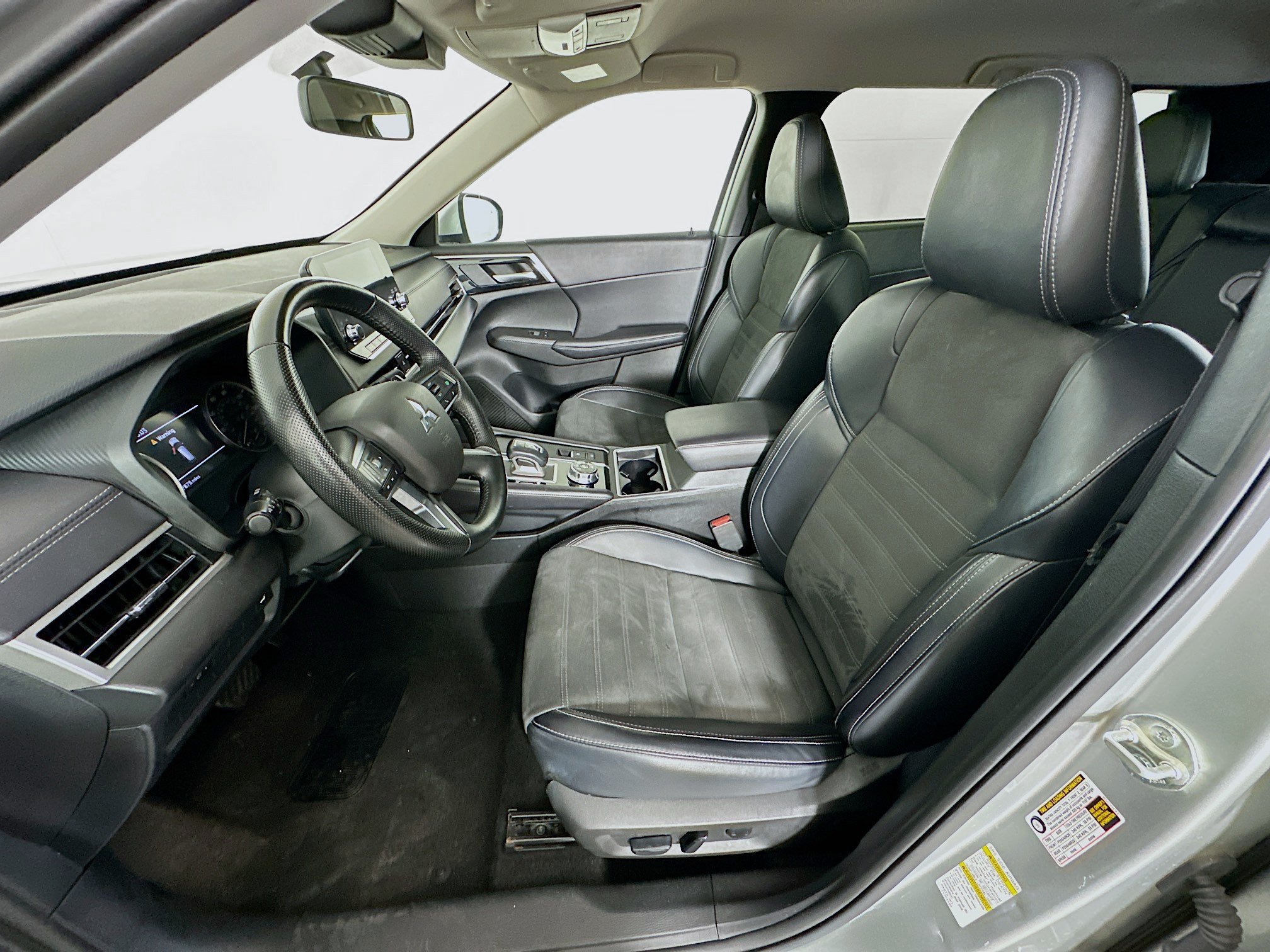 Used 2024 Mitsubishi Outlander SE AWD/4WD image 13