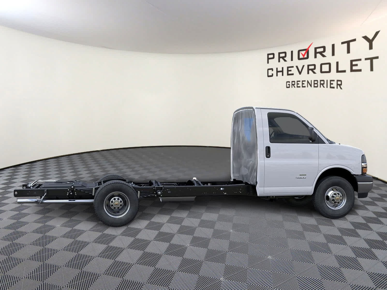 New 2025 Chevrolet Express 4500 w/ Power Convenience Package RWD image 5